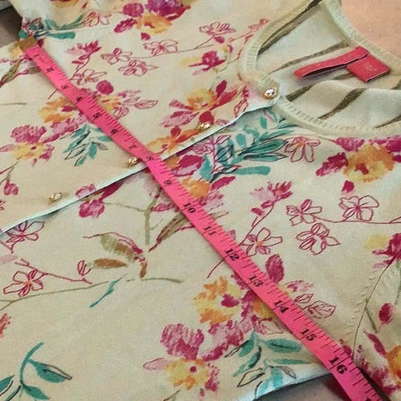 Vintage inspired, jeweled buttons, 3/4 sleeve sweater. - Picture 7 of 11